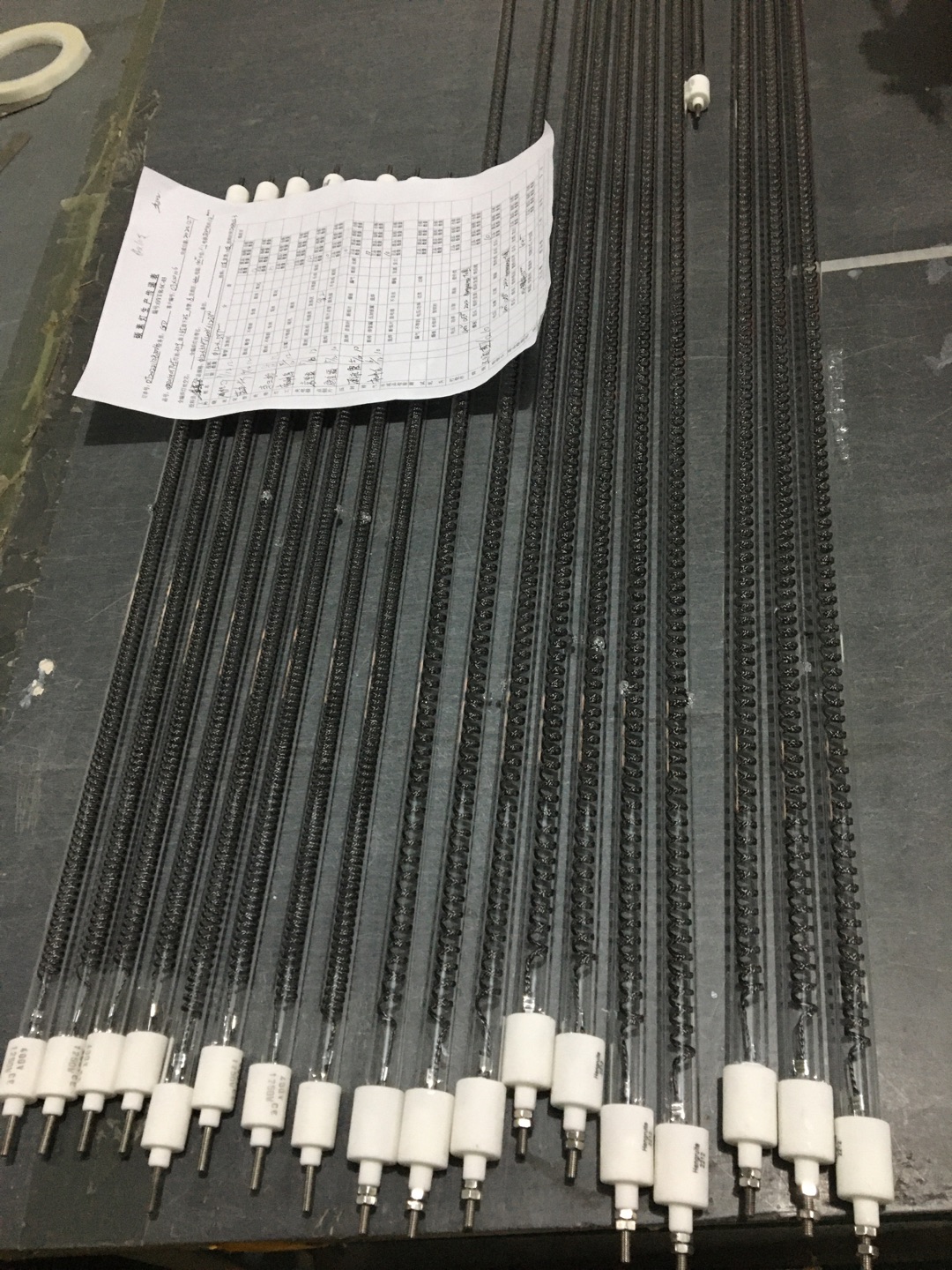 Yarı beyaz ısı lambası kızılötesi karbon fiber lamba OEM
