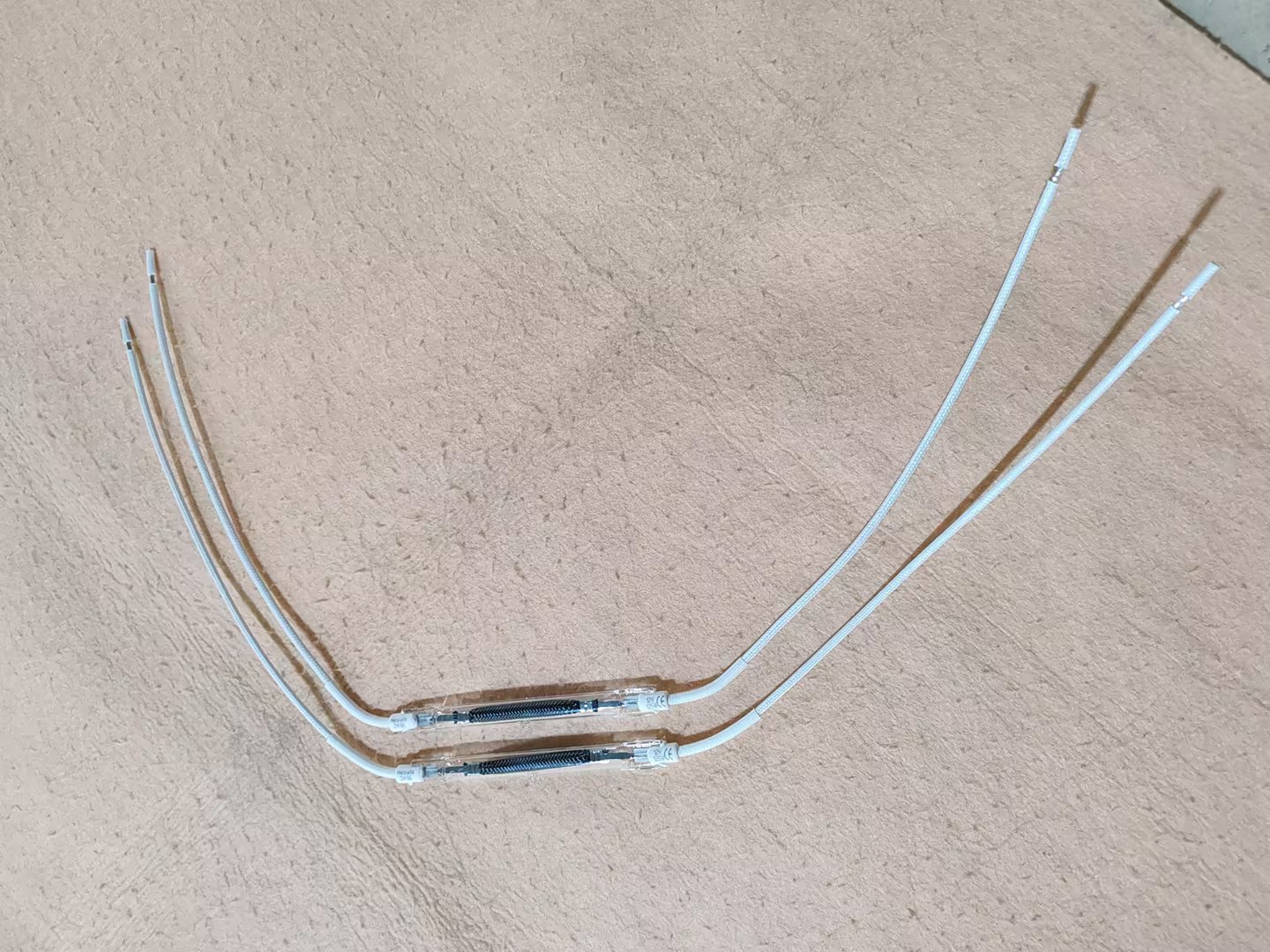 Ev ısıtıcıları için 550 mm 220 V 1500 W gücünde SK15 karbon fiber ısıtma lambası